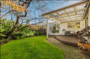 Family friendly Art Deco Garden Patio WiFi WFH